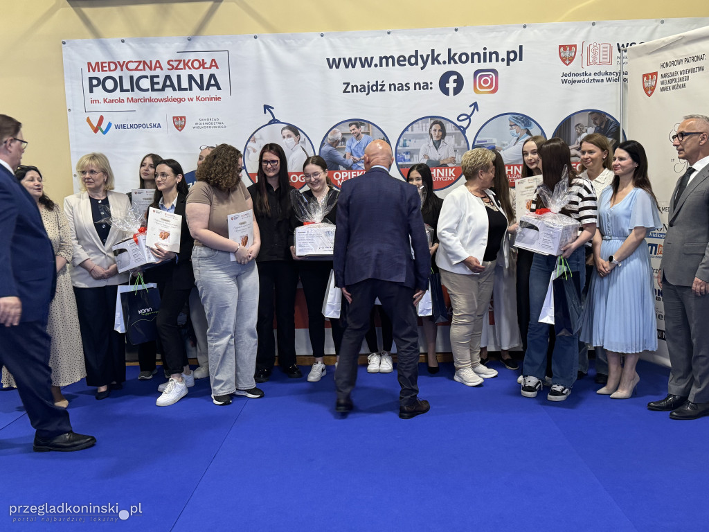 Konkurs stylizacji paznokci. Manicure biznesowy