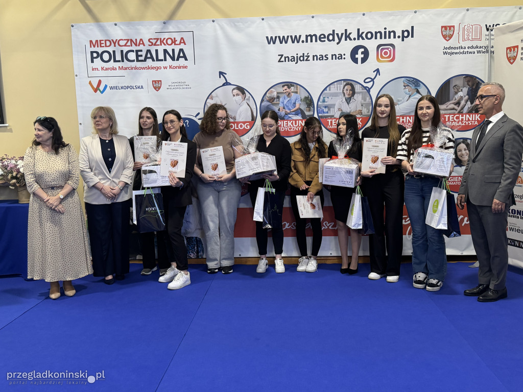 Konkurs stylizacji paznokci. Manicure biznesowy