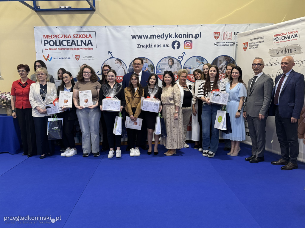 Konkurs stylizacji paznokci. Manicure biznesowy
