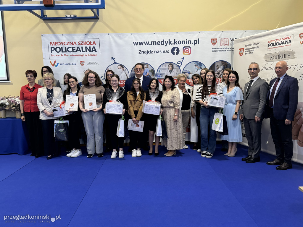 Konkurs stylizacji paznokci. Manicure biznesowy