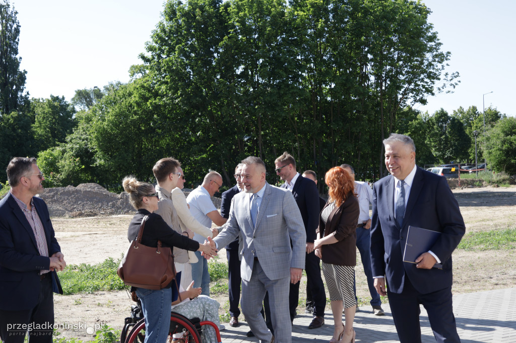 Uroczystość przekazania budynku mieszkalnego przy ulicy Onyksowej