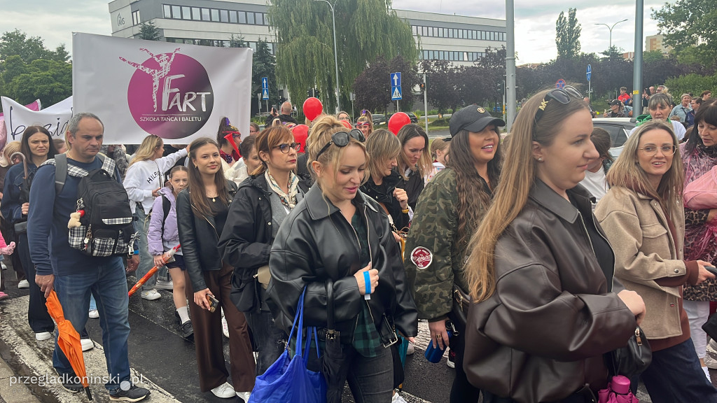 W kolorowym korowodzie uczestnicy festiwalu przeszli ulicami Konina