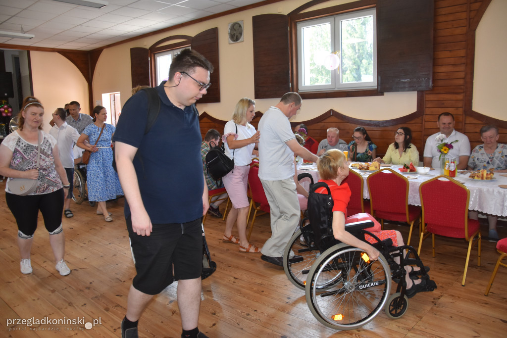 Są dobrymi sąsiadami. Seniorzy i uczestnicy WTZ spotkali się w świetlicy