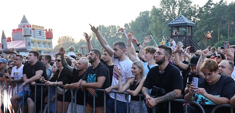 Zabawa na plaży podczas Dni Skulska. Wystąpił raper Peja