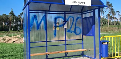 Wandale zniszczyli nową wiatę przystankową
