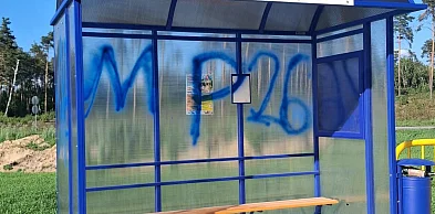 Wandale zniszczyli nową wiatę przystankową