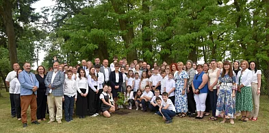 Na 20-lecie nadania imienia posadzili dąb – symbol siły