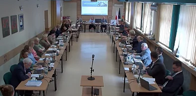 Starosta z wotum zaufania i absolutorium. Dwa kluby miały pewne uwagi