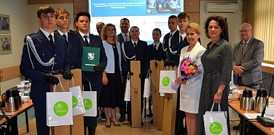 Gratulacje i karabiny. Za promowanie powiatu w kraju i za granicą