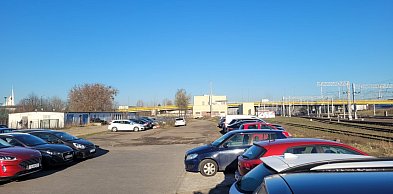 Miasto przejmie działkę przy torach? Ma tam być parking