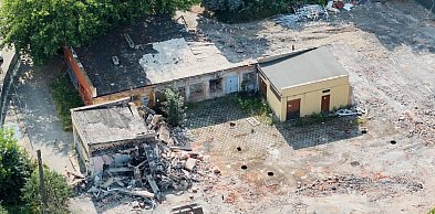 Znikają  z ulicy Błaszaka opuszczone pawilony
