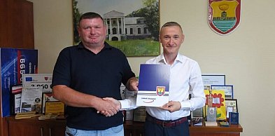 Niebawem ruszy budowa kolejnej drogi. Wójt podpisał umowę z wykonawcą