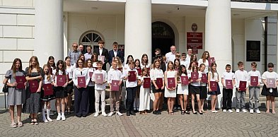 Uczniowie otrzymali nagrody burmistrza