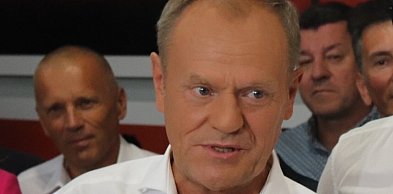 Donald Tusk na farmie fotowoltaicznej Orlenu w Kleczewie