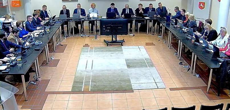 „Bardzo się cieszę, że pan radny broni premiera”