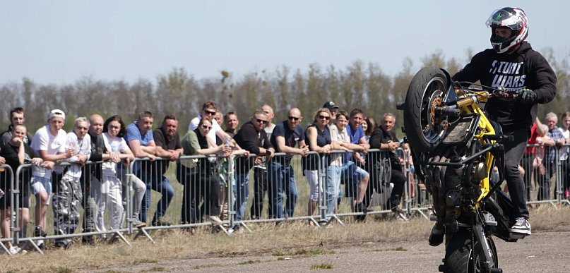 Motocykle, pokazy i mnóstwo atrakcji na lądowisku