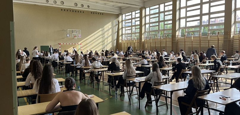 Wystartowały matury. Uczniowie I LO w Koninie pewni siebie