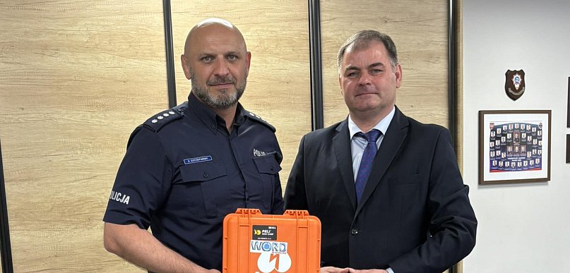 Komenda Powiatowa Policji w Turku wyposażona w defibrylator