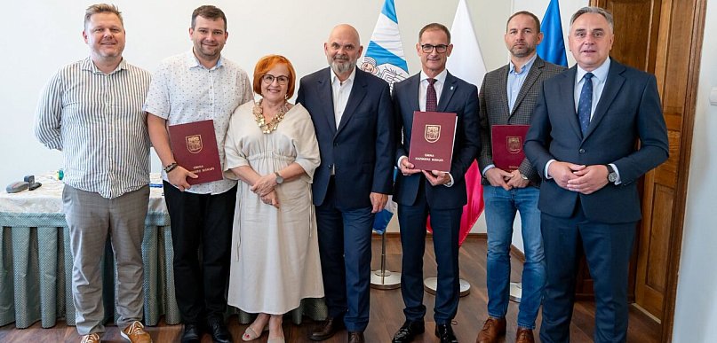 Będzie 200 instalacji fotowoltaicznych i 100 pomp ciepła