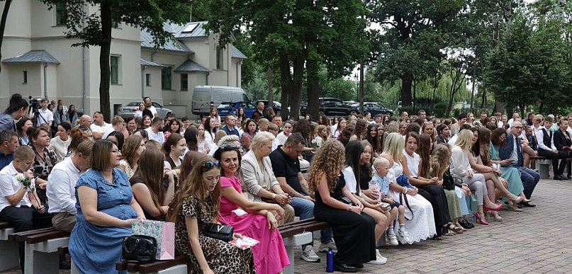 „To wasza ciężka praca”. 154 uczniów otrzymało stypendia Wójta Gminy Wierzbinek