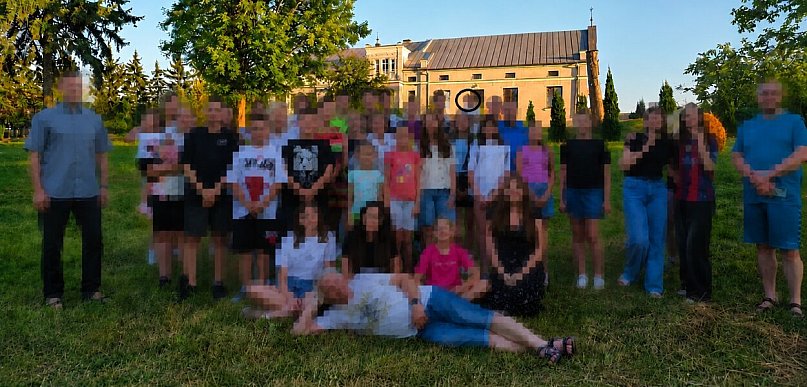 Lekarz oskarżony o pedofilię na parafialnym spotkaniu. Burza wokół zdjęcia