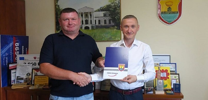 Niebawem ruszy budowa kolejnej drogi. Wójt podpisał umowę z wykonawcą